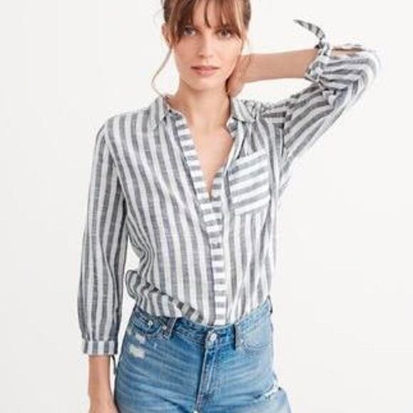 Abercrombie & Fitch Blue and White Striped Button Down Shirt - Picture 9 of 9